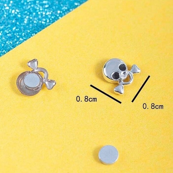 Any 4/$25! Silver Skull & Cross Bone Magnetic (Non-Pierced) Earrings - Picture 5 of 7